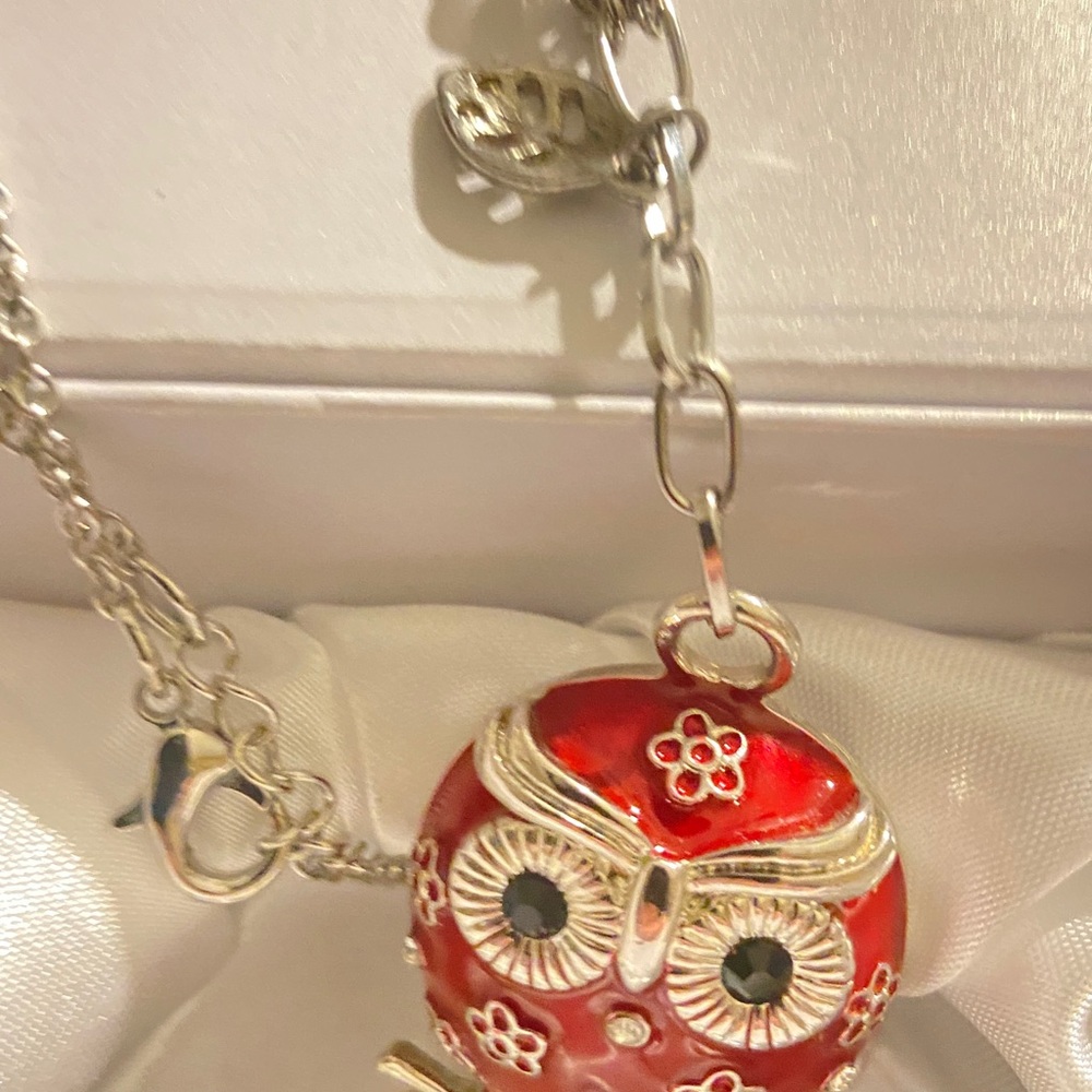 Super cute hoot owl necklace